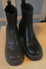 ?PLATEAU-STIEFEL, Marke MANGO, ,Gr.: 39, Fb. schwarz, LEDERIMITAT, Plateau 3 cm