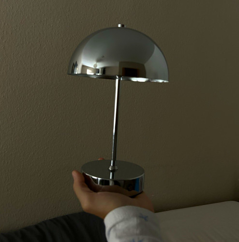 Moderne tischlampe aus metall - moderne,