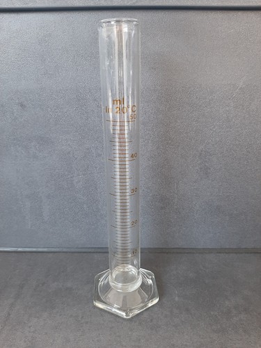 Messzylinder aus glas mit - glas,