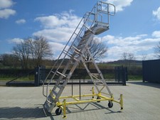 Zarges Podestleiter Leiter Arbeitsbühne Plattformleiter Montagebühne Bundeswehr