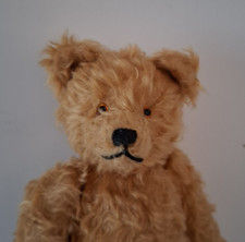 A .  Naomi Laight   Teddybär