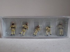 Preiser Feuerwehr Einsatzkleidung modern beige am Fahrzeug 10773 1:87 OVP 5Fig