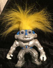 1 Troll Kobold Gnom Hasbro 1992 Figur 13,5 cm m Gelben Haaren Als Roboter Silber