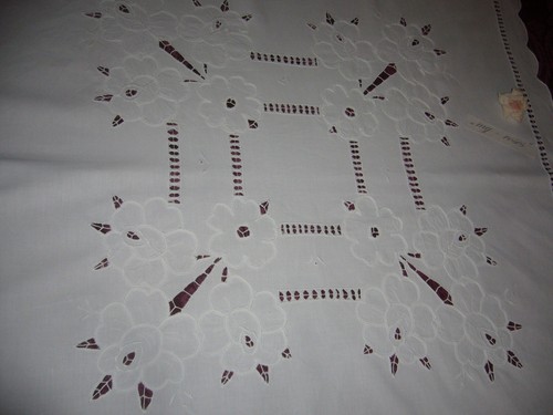 Alte ddr tischdecke durchbruch - ddr,