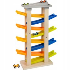 Rennbahn mit Parkplatz, Holz