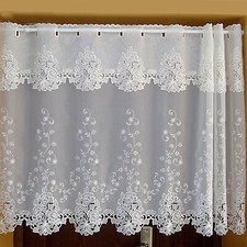 Scheibengardine Stickerei