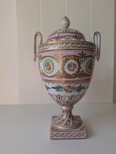 Porzellan Deckelvase der Dresdner Porzellanmanunfaktur