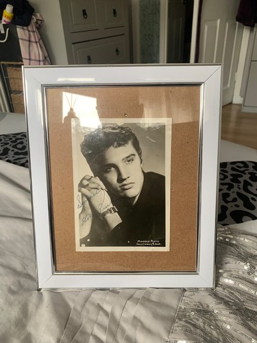 Elvis presley signed photo - elvis,