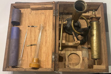 Alte Messing Messinstrumente Winzer Bauer Landwirtschaft Sammlerstück Holzkiste