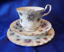 ROYAL ALBERT Sweet Violet