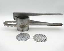 Original Spätzle-Presse Spätzlepresse Aluminium Holzgriff Guter Zustand vintage