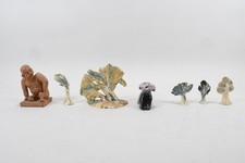 Q15K15- Konvolut Keramik Figuren Bäume sitzender Mann und Hund