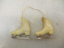 x-26452	Vintage Auto-Anhänger für Rückspiegel Schlittschuhe Kunststoff H:ca.75mm