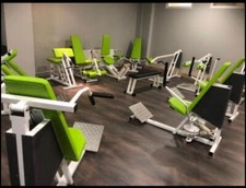 fitnessgeräte gebraucht Zirkel bestehend aus 11Geräten. Grüner Lederbezug , neu 