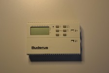 BUDERUS Digitaler Raumtemperaturregler BERT 2-stufiges Steuergerät für H105/205