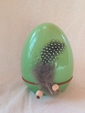 Ostereier Porzellan,grün mit Feder