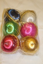 6 alte Seidenfaden Kugeln