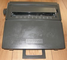 brother AX-120 elektrische Schreibmaschine, schwarz, funktionstüchtig + Tasche