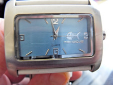 Fishbone Uhr. Rechteckig . Zifferblatt blau u silber. Lederarmband weiss. Läuft