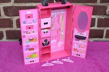 BARBIE PUPPEN KLEIDERSCHRANK SCHRANK KOFFER F. KLEIDER PUPPENKOFFER KLEIDERBÜGEL