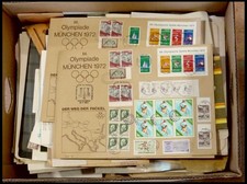 WUNDERKISTEN, NACHLÄSSE interessanter Sammlern.lass im Bananenkarton,