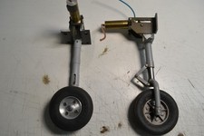 Jet Fahrwerk mit beinen und Rädern