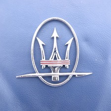 Emblem rechts Maserati Gran Turismo M145 89095300 67861400