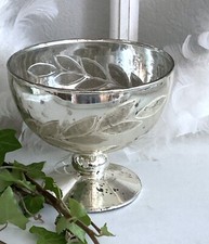 Schale auf Fuß Pokal