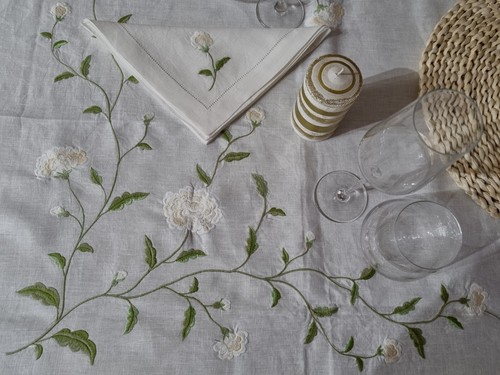 Elegante bestickte tischdecke - elegante,