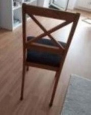 Ich biete 4 Eßzimmerstühle sehr gut erhalten.