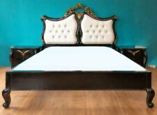 POMPÖSES BETTGESTELL & NACHTTISCHE160 X 200 HOLZ SCHWARZ-GOLDTON POLSTER WEISS