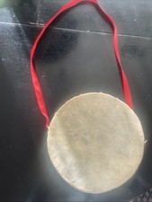 Alte rote Kindertrommel mit