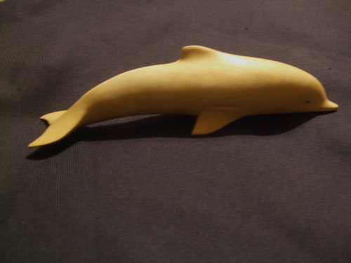 Schöner delphin aus holz - delphin,