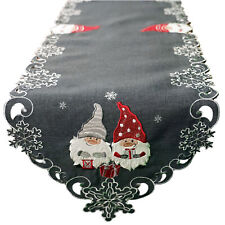 Tischwäsche mit Stickerei