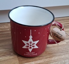 Schöne große rote Tasse von