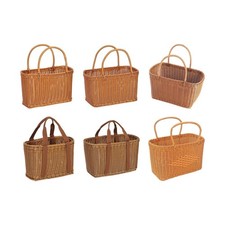 Geflochtener Korb mit Griff