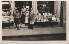 Foto AK Leute vor Geschäft