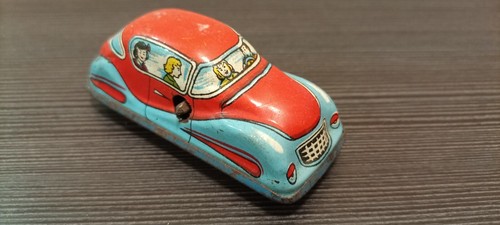 Altes kleines blechauto zum - kleines,