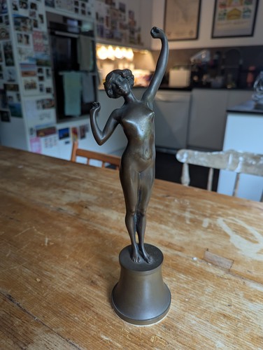 Bronze statue das - das, erwachen