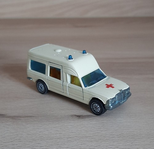 Siku 1613 mercedes ambulance - siku,