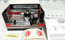 COX QUEEN BEE .074 Motor mit Gasgriff & Schalldämpfer Vintage Neu in Box
