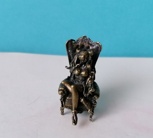 Miniatur metallfigur dame auf - dame,