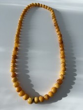 Mächtige Bernsteinkette