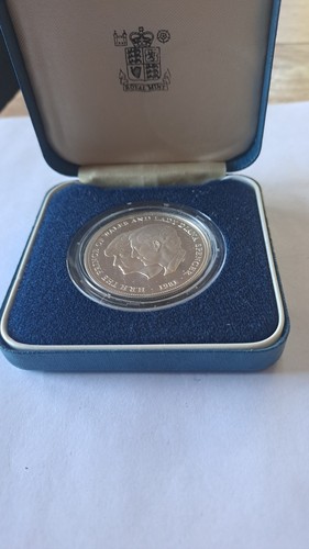 Lady diana münzen - diana, hochzeit