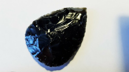 Kleiner obsidian faustkeil - obsidian,