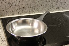 AMC Bratpfanne Pfanne mit Stiel Durchmesser 24 cm  2 L guter Zustand ohne Deckel