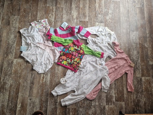 Kleines baby kleidungspaket - kleines, baby-kleidungspaket