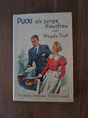 Pucki als junge - , hausfrau