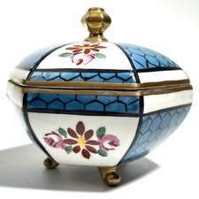 Dose Bonboniere auf Fuß