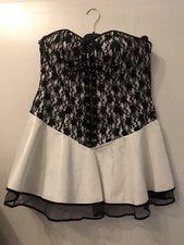 Sexy Minilackkleid, Corsage